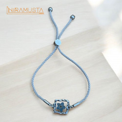 Beni Unutma Çiçeği - Bileklik, açık gri ip, kare çerçeve